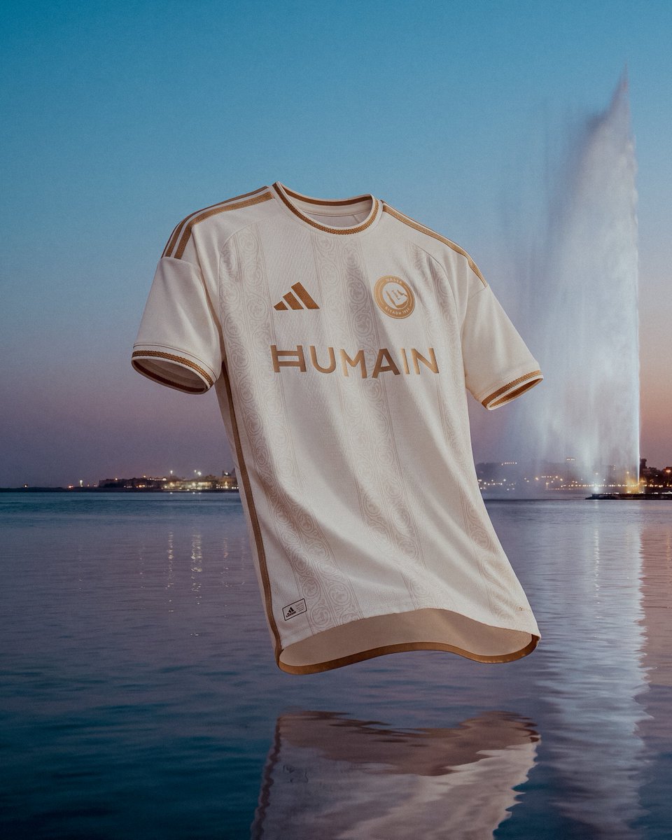 AlNassrFC_EN's tweet photo. Najd in its soul 🤍
Gold in its threads 💛

Our new Third Kit is available now
https://t.co/7zPpkB1pHx https://t.co/Bae6iGRJzH