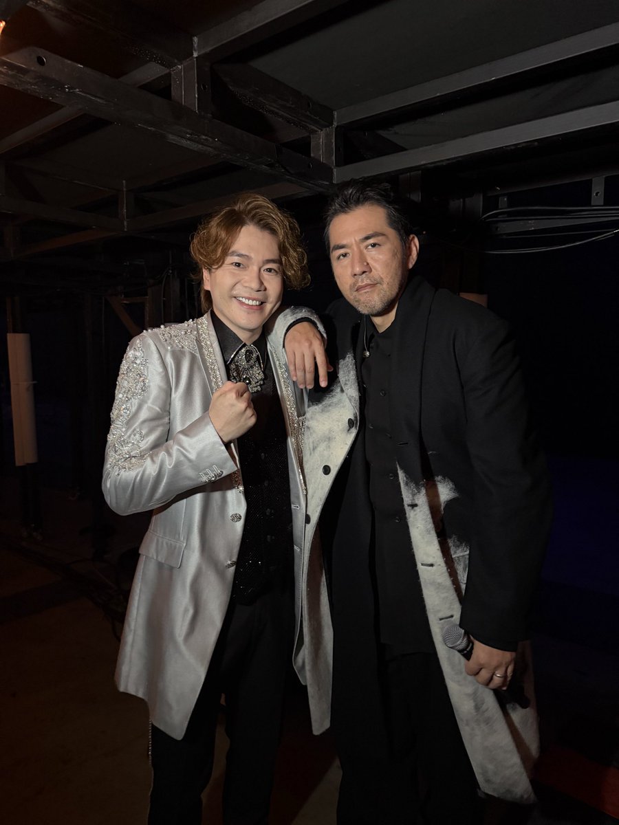 V_T_Sato's tweet photo. New HISTORY COMING
ARENA LIVE
小倉公演

お越し下さいました皆様
ありがとうございました！！

とっっっても盛り上がって
最高に熱いステージでした！

光夫さんとくるむくんと3人で
あの歌をうたえて楽しかったー♪

ソニンちゃんとも4人で写真
撮っちゃいました♪

明日も頑張るぞー！

#帝コン https://t.co/tV8rIoDCpL