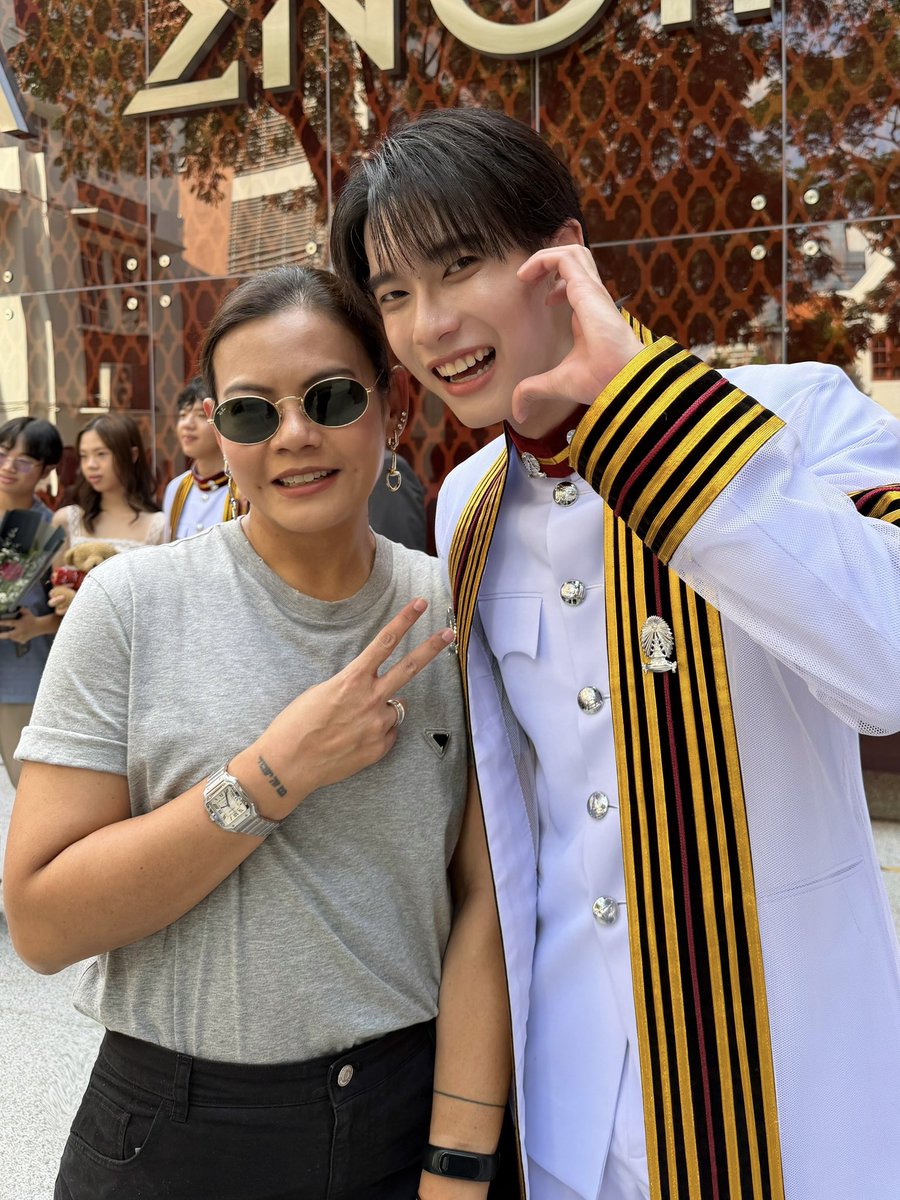 Wednesday_Nov's tweet photo. Big congrats to these two 🎉🎉🎊🎊 
#ppoohkt #kongjiro you did it 🍾🥂 https://t.co/pWEuEtVmUs
