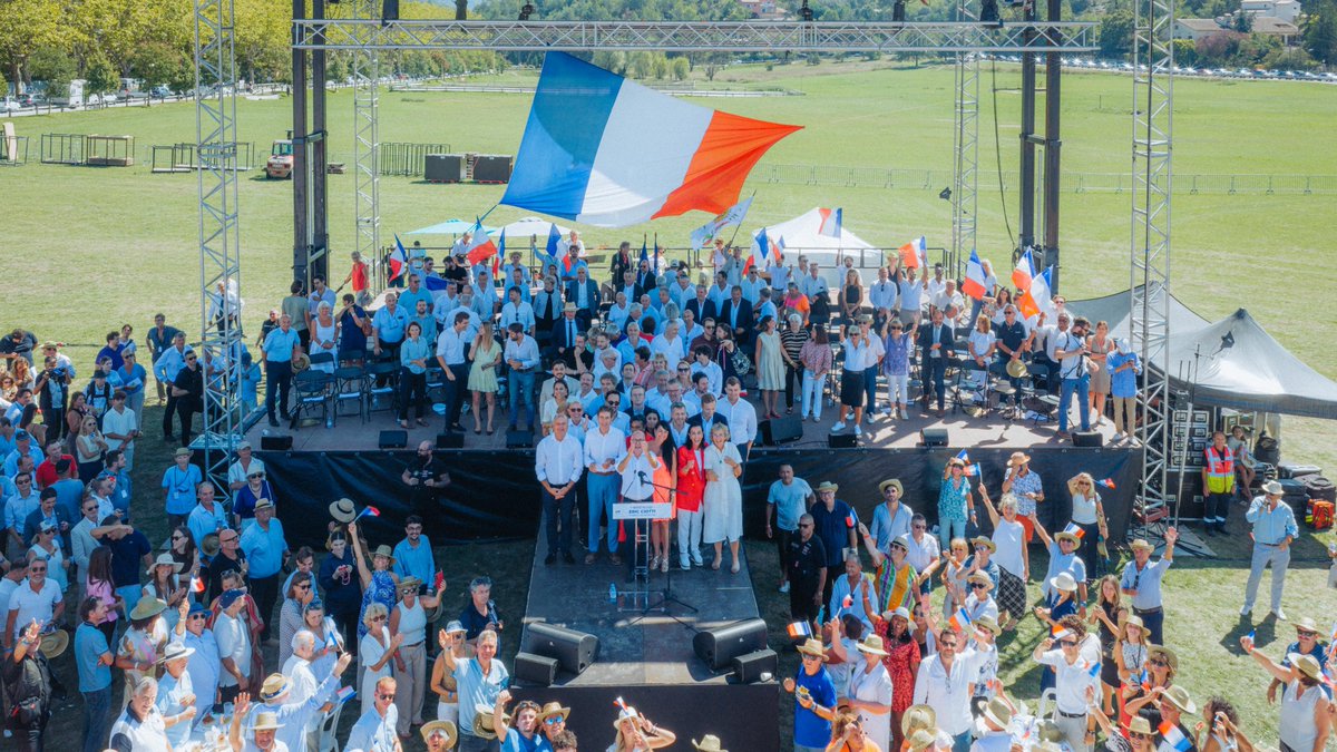 Maxime_Michelet's tweet photo. Rentrée triomphale de notre président @eciotti à Levens, devant plus de 6000 patriotes. Fier d'être aux côtés de cet homme politique courageux qui a ouvert un chemin de dignité et de cohérence pour la droite française. Un chemin qui mènera à la victoire ! https://t.co/52AUWdYvfI