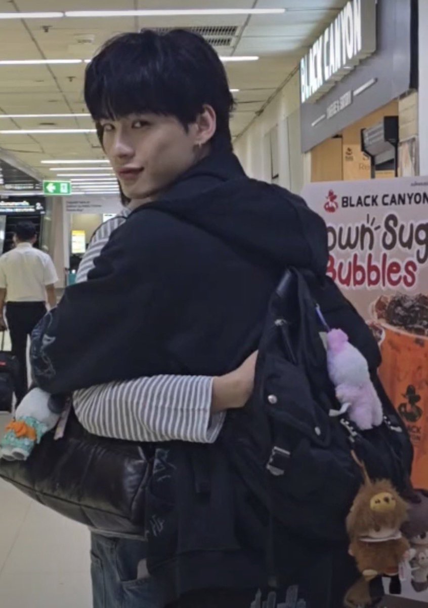 BabyprepNT's tweet photo. คนโสดจะอยู่ยังไงกุถามจริง ภาพๆเดียวบ่งบอกได้หลายเหตุการ์ณ อืมมมๆๆๆ เอาเถอะรักกันเยอะๆแม่จะเป็นพยานรักให้

#JaoNorth #ottoottoo #NorthOtto https://t.co/Th9eHcrQaz