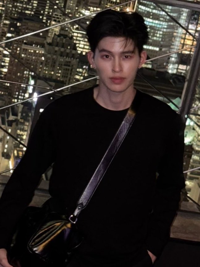 bluebluebuu's tweet photo. คนนี้หรอชื่อหนุ่มที่มาจากคำว่าดวงจันทร์ https://t.co/4fU3TiwRin