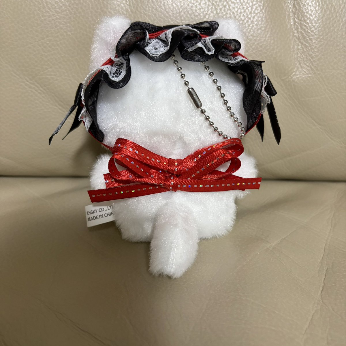maybi0507's tweet photo. 注意⚠️リボンが少し硬いので結びにくいかもしれません
フル装備すると後ろ姿はこうなります
少し撮影する分には大丈夫かと思いますが、長時間持ち歩くとリボンが解けると思います
お手数ですが撮影時に結び直してあげてください🙇🏻‍♀️
縫い目等のアラは優しい心で見えないふりをしてください… https://t.co/Kj9j4W2tsw