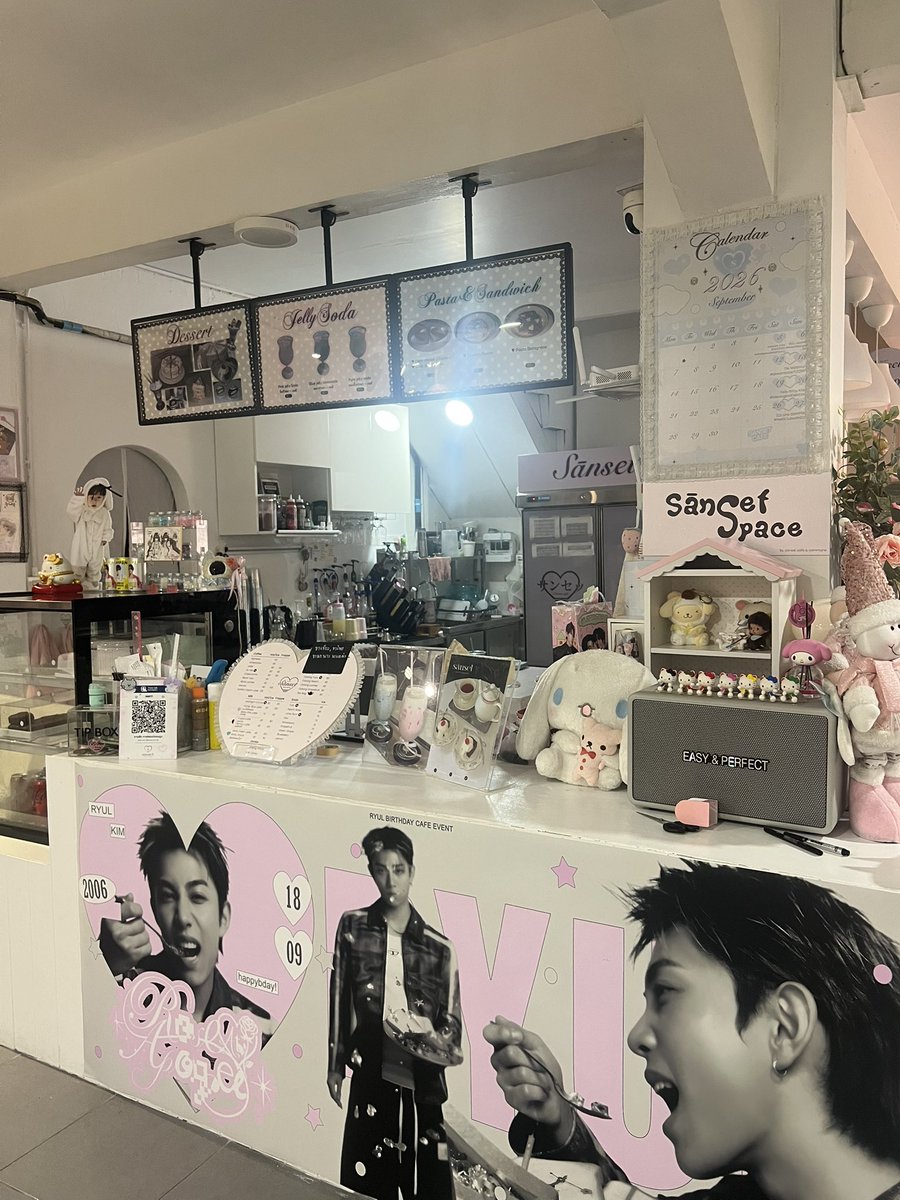 malamut_e's tweet photo. 💌 ᴜᴘᴅᴀᴛᴇ ᴄᴀꜰᴇ ʙɪʀᴛʜᴅᴀʏ ʀʏᴜʟ 🌰
  — #RoseAtApogee_Ryul   

📍 @sansetcafe_
🗓️ 6 September 2026

อัพเดทเวลาใหม่ของคาเฟ่ที่มีในวันพรุ่งนี้นะคะ
 ⏰11.00 - 17.30 PM  (เวลาใหม่)

#RYUL #LNGSHOT https://t.co/99PuqevjsP
