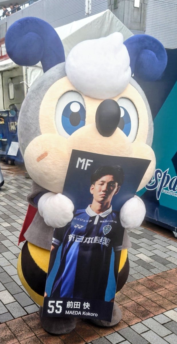 hal_navy's tweet photo. スビーくん、スタメンボードの持ち方がかわいすぎるしアビーくんは無罪のやつw https://t.co/bZAvX8Z61q