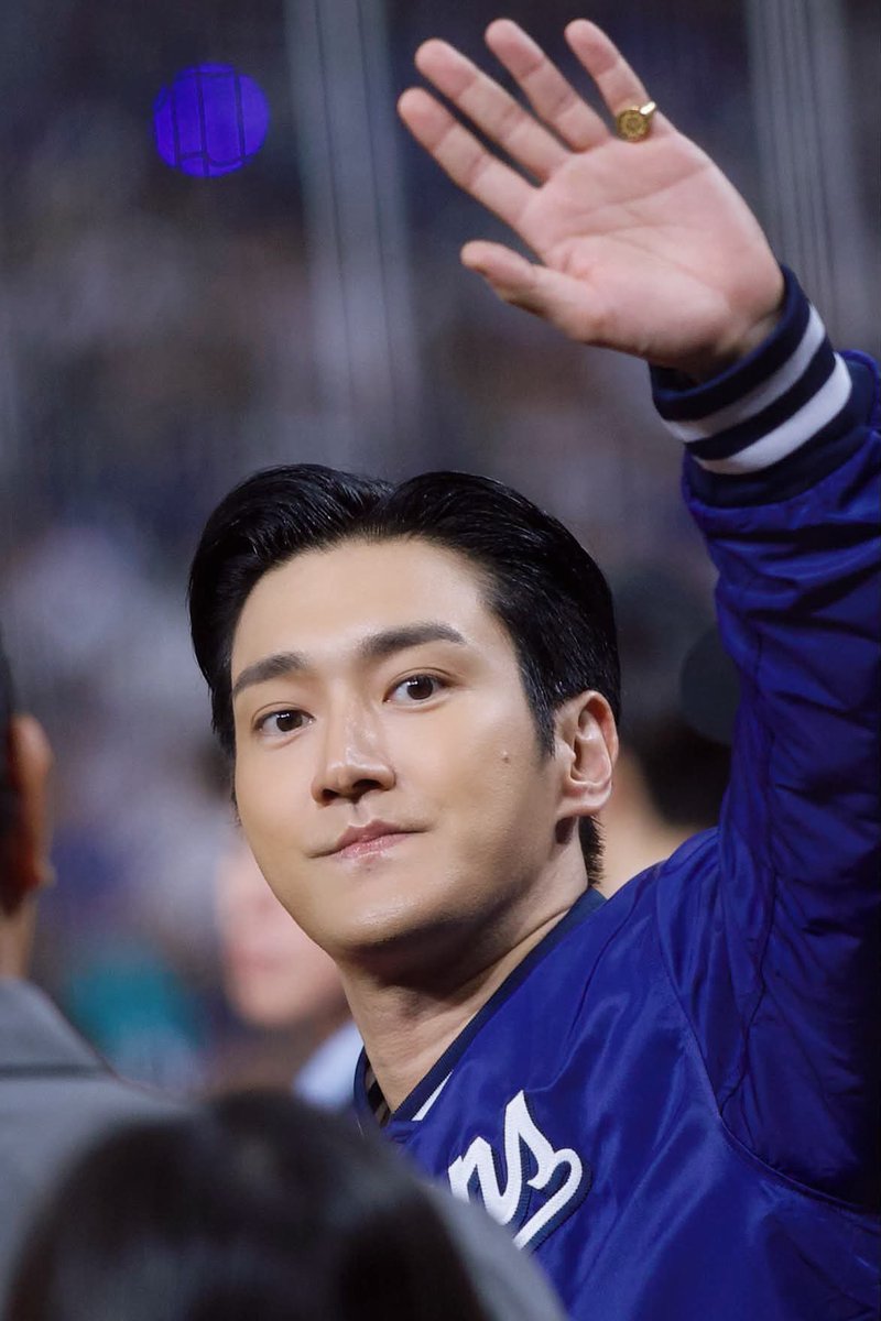 SEALINTHERAIN's tweet photo. 🙈 @siwonchoi https://t.co/3NMt0TGbFF