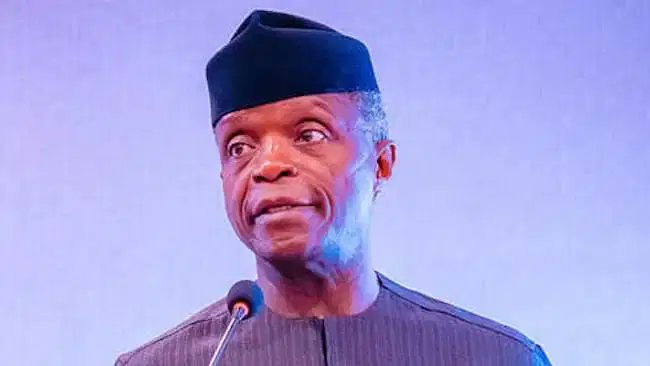 NigeriaStories's tweet photo. JUST IN: Former Vice-President Yemi Osinbajo has raised concerns over the use of dangerous chemicals in ripening and preserving fruits, recounting how a laboratory test found his wife’s freshly squeezed orange juice “not fit for human consumption”. https://t.co/zzITmWdT0P