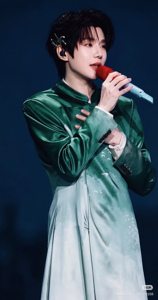 pookie_dddd's tweet photo. Flower fairy Yiran 💚🩵 https://t.co/rPRUvIz6GY