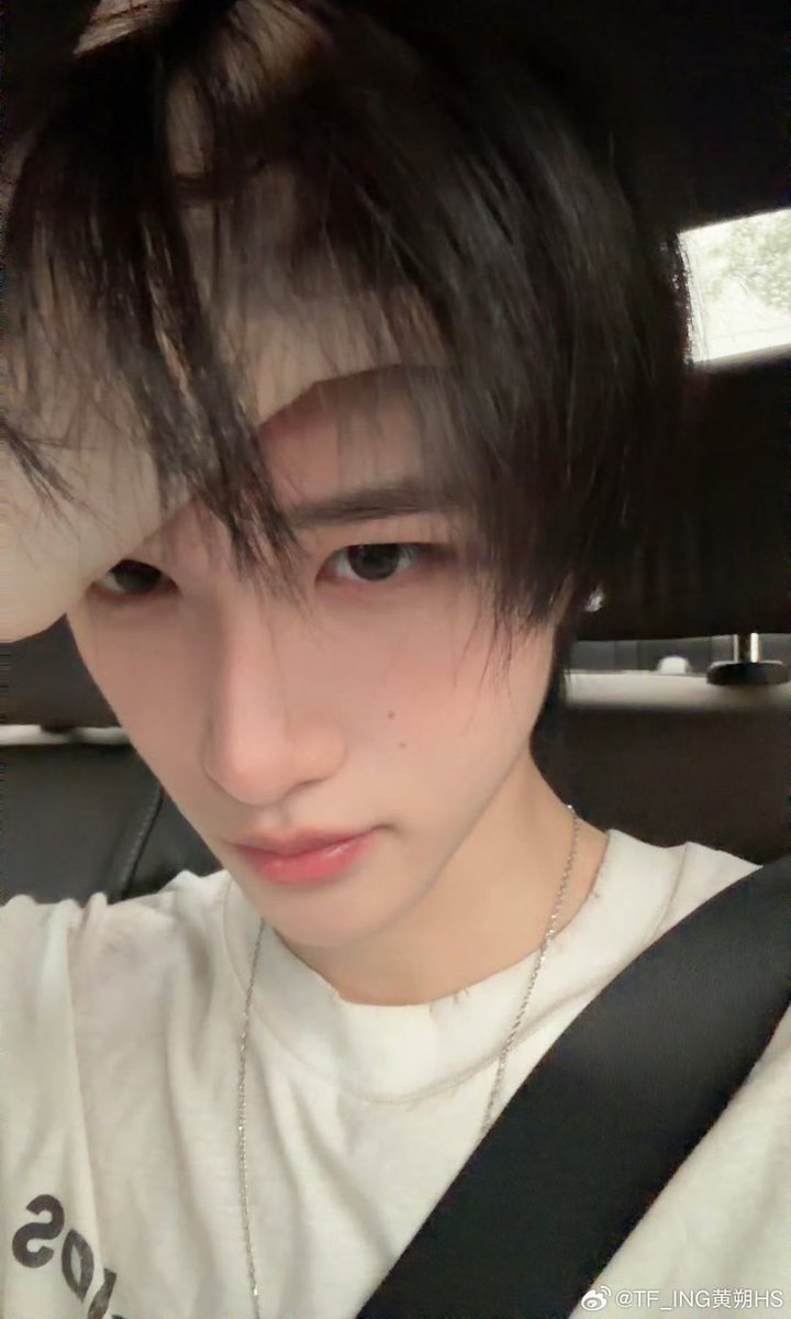 0766ms's tweet photo. 这骚货这一天咋他妈这么能发情，脸红的像里面塞了小玩具要高潮了，就他妈没有人私信找你约炮吗，没人在大街上往你裤裆塞钱吗 https://t.co/3EEUOw4eMI
