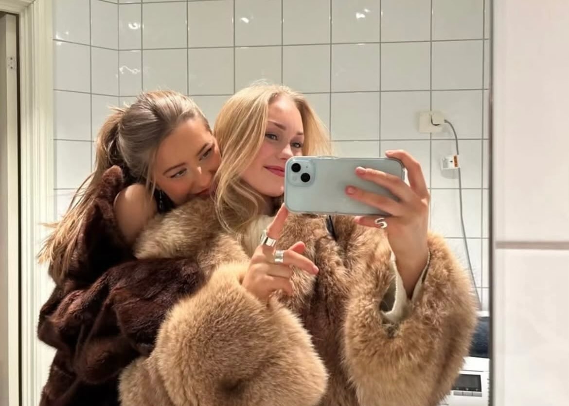 Fetishcoquin's tweet photo. #furfriends #loveoffur #furcoat #furfetish #thickfur #perfectfur #furglamour #beautifulfur #furprincess #fourrure #realfur #pelz #loveoffur #luxurywoman #fetishcontent #womeninfur #sensual #furqueen #furcoat https://t.co/JNiotaNKkO