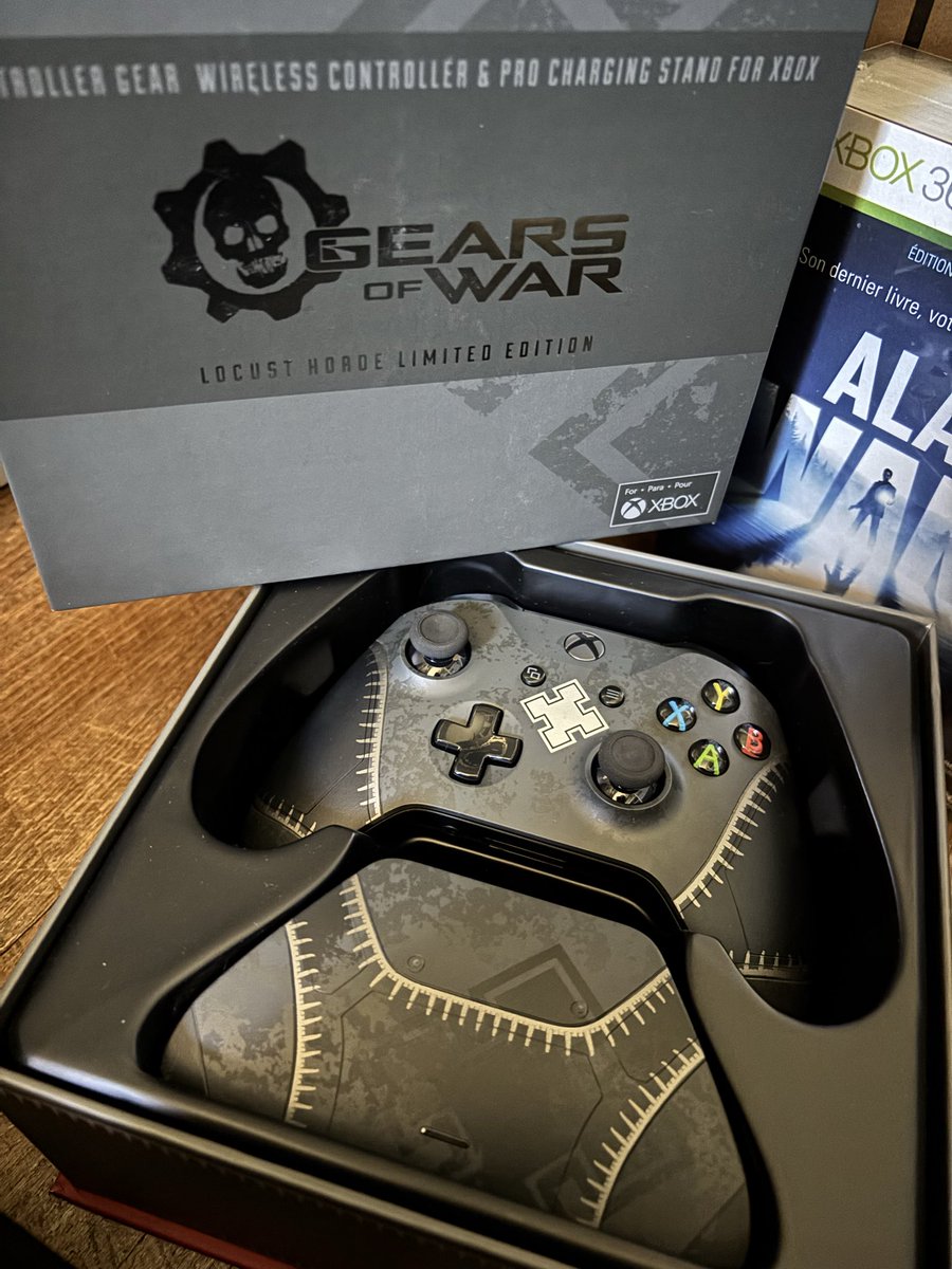 misterdream78's tweet photo. Elle est sympa cette manette #GearsOfWar non ? 😊 #XBOX https://t.co/0tByz8FPEB