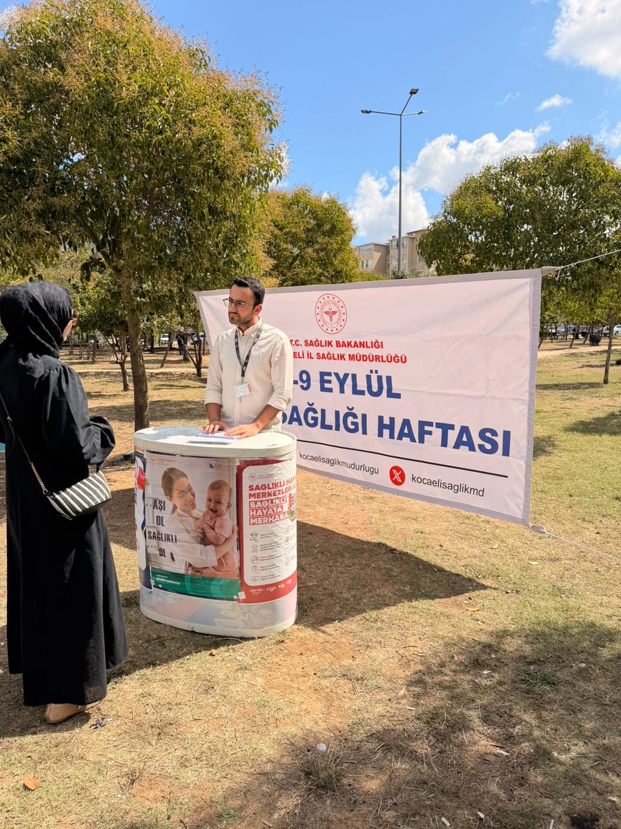 cayirovailcesm's tweet photo. 🌸 HALK SAĞLIĞI HAFTASI | 3-9 EYLÜL

🔎 Bilgiyi Sorgula!
📚 Kaynağı Doğrula!
💉 Sağlığını Aşı ile Koru!

Halk Sağlığı Haftası’nın 3. gününde, Çağdaşkent Mesire Alanı’nda vatandaşlarımızla bir araya geldik. 🌿
#HalkSağlığıHaftası #AşıİleKoru #DoğruBilgi #SağlıkOkuryazarlığı https://t.co/H0ry7H9fpp