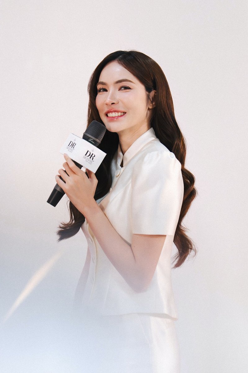 bluethunderq's tweet photo. 🤍🤍

CL ICONIC SKIN RESET
#CharlotteAustinXDrSkinne https://t.co/tvxddWtcLI