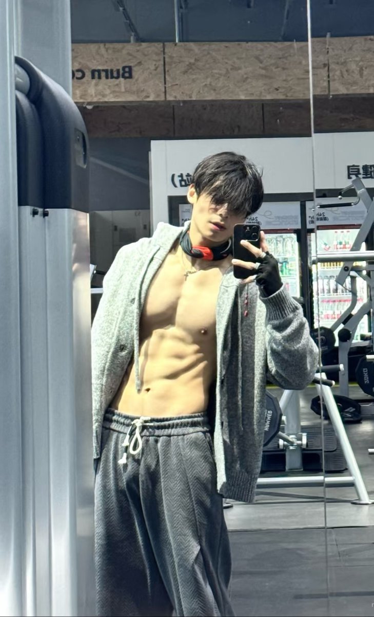 Actzoon's tweet photo. Zhang Zhipeng. 🥵🫣 https://t.co/712mygDccD