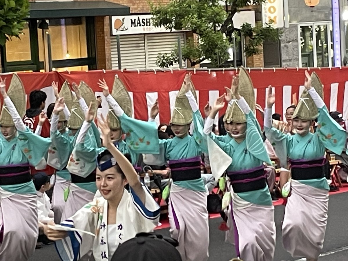 croissa80433813's tweet photo. 高円寺 阿波踊り ＼( ¨̮ ＼))(( ／¨̮ )／
スナップショット集📸

#高円寺 #阿波踊り #高円寺阿波踊り  #連 https://t.co/9yhraPsZNK
