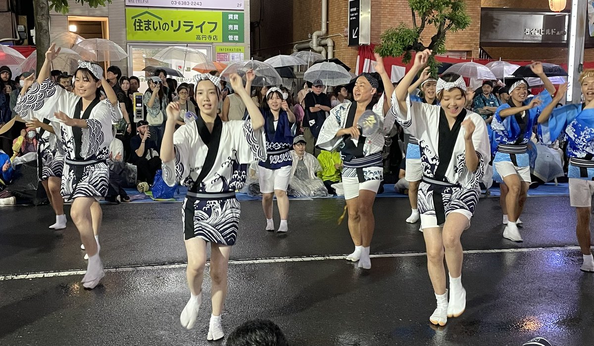croissa80433813's tweet photo. 高円寺 阿波踊り ＼( ¨̮ ＼))(( ／¨̮ )／
スナップショット集📸

#高円寺 #阿波踊り #高円寺阿波踊り  #連 https://t.co/9yhraPsZNK