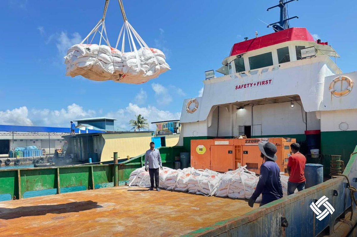 rdcmaldives's tweet photo. ޕަބްލިކް ސެކްޓަރ އިންވެސްޓްމަންޓް ޕްރޮގްރާމްގެ ދަށުން، ހއ. ފިއްލަދޫ އަދި ހއ. ކެލާގައި ހިންގުމަށް ހަމަޖެހިފައިވާ މަޝްރޫއުތަކަށް ބޭނުންވާ ސާމާނު ފޮނުވުމުގެ މަސައްކަތް ދަނީ ކުރަމުންނެވެ.

#TeamRDC https://t.co/AqUVZQCfa9