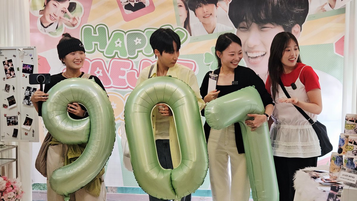 HJJ_HBD's tweet photo. .     ∧  ∧ 
　   ( ˆ ⩌ ˆ)
—O——-O————♡̷̷̷ ⋆⁺₊⋆ 

｡ﾟﾟ･｡･ﾟﾟ｡
ﾟ。  주인공 등장!
　ﾟ･｡･

—————————

생일자 재재 님께서
문명특급 밍키 &amp; 페이 &amp; 마리 피디님과 함께 오셨습니다!

방문해주셔서 감사합니다🍀

#기억할게_우리들의_perfect_trip https://t.co/j94MSCnK8S