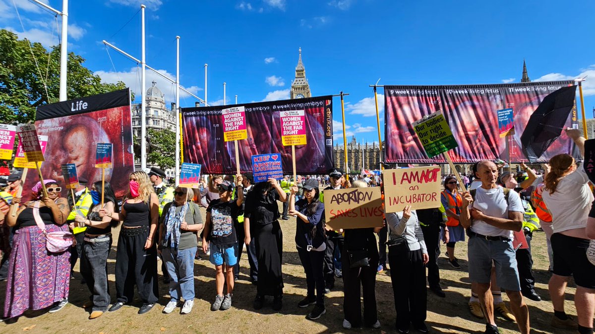 FiLiA_charity's tweet photo. We are here at the #MarchForLife counter-protest organised by @Abortion_Rights and others✊
🔗https://t.co/i410rA2FRN
⏰Abortion is a right.
⏰Abortion is healthcare.
⏰And it’s not going anywhere, no matter how hard they try!
#mybodymychoice #StandUpForChoice