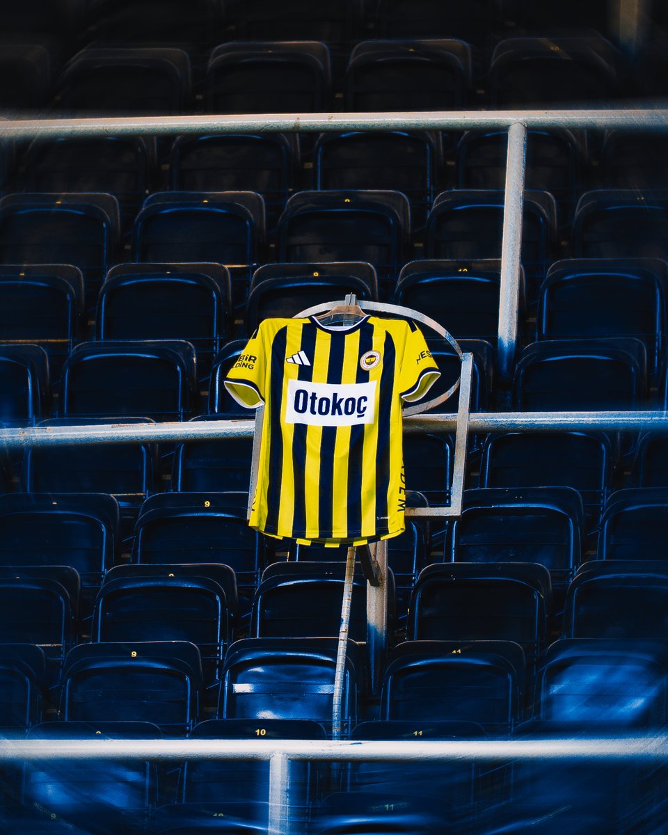 Fenerbahce's tweet photo. 🟡🔵 Bu akşam @adidasfootball ve @fenerium iş birliği ile hazırlanan Çubuklu forma, beyaz şort ve konçla sahadayız.   

#FBvBJK https://t.co/9atQHQa8x6