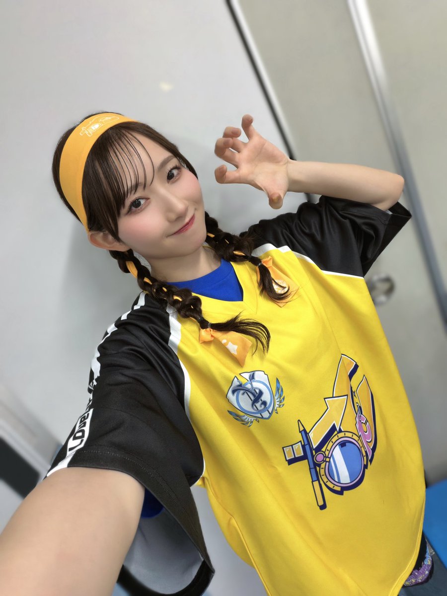 AoyamaNagisa's tweet photo. #Liella_結女体育祭_Day1
チーム「右だC」
2公演とも優勝しました！！！🏆
まゆちさん、ちぇみーさん、そして応援してくださった皆さん！ありがとうございました🥹
みんなで勝ち取ったぞー！！🔥

そして、新たな得意分野も発見しました🐴笑
明日も貢献できるように頑張るぞ🥇
#lovelive #Liella https://t.co/oetAMTAPIC