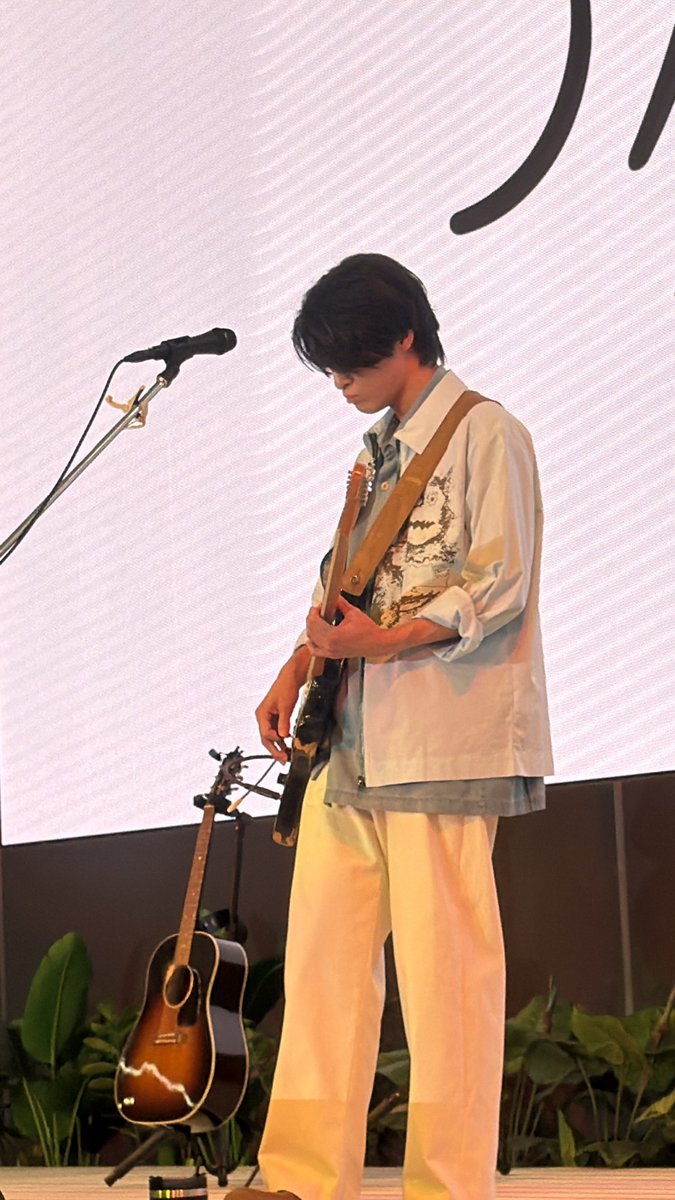 nikoring0o0's tweet photo. 弾いてる時クールなのに終わると��顔で可愛くて沼 https://t.co/h8WeqjjQL3