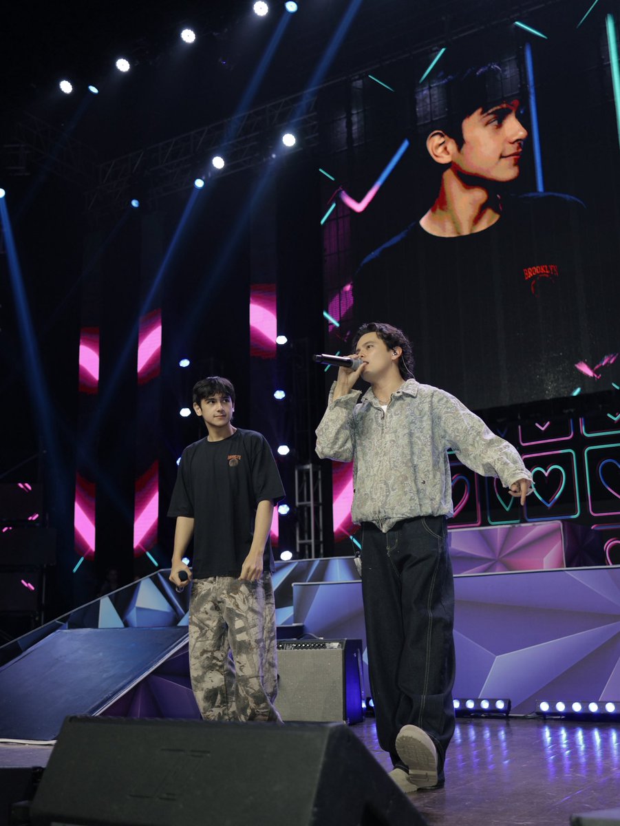 Sparkle_GMA's tweet photo. Ayun, puwede na i-post! 🔥

Check out these behind-the-scenes moments of James Reid and Heath Jornales during their rehearsals for Heath’s Time! 👀✨

#HeathJornales #JamesReid https://t.co/DiG4LIPaJx