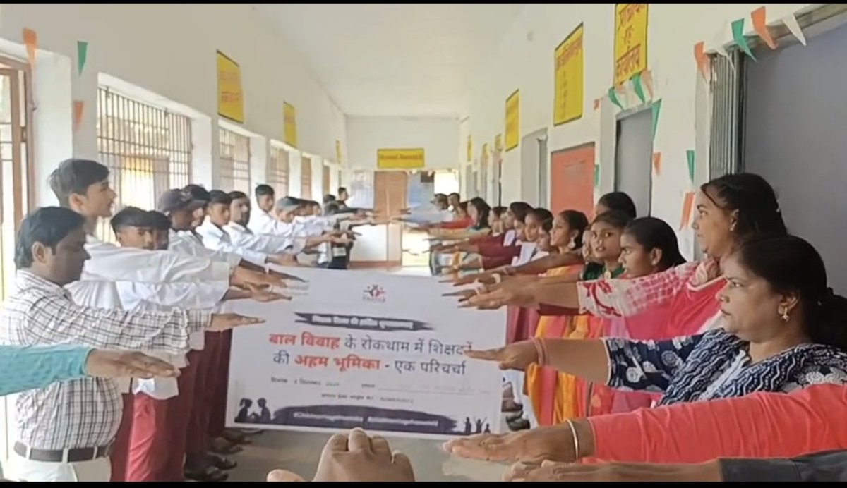 Mohamma95744645's tweet photo. Pledge against child marriage taken by teachers and students on the event of "Teachers day" in Gaya, Bihar 
#OurPrayasToEndChildMarriage 
#ChildMarriageFreeWorld 
#ChildMarriageFreeIndia
#BalVivahMuktBharat https://t.co/3yuE2fEL1Y