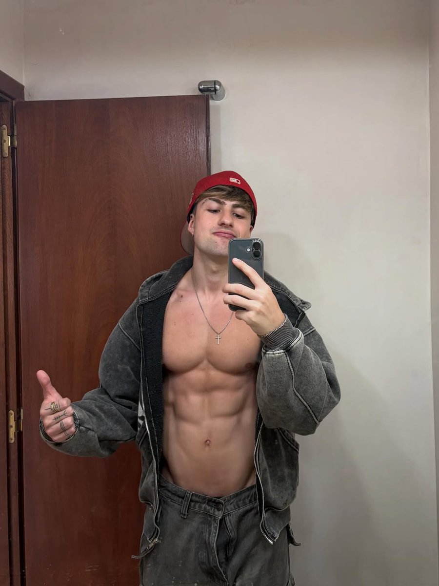 barto02_qb88's tweet photo. Parte de lo que fue mi 2025 ✨
Entrenar, música, stream (lo que amo), risas con los amigos y momentos reales.
Sigo en proceso de convertirme en quien soñaba ser de chico, y lo estoy disfrutando. 😎
Gracias y a seguir creciendo que esto recién empieza!!... https://t.co/7O17jPKy58