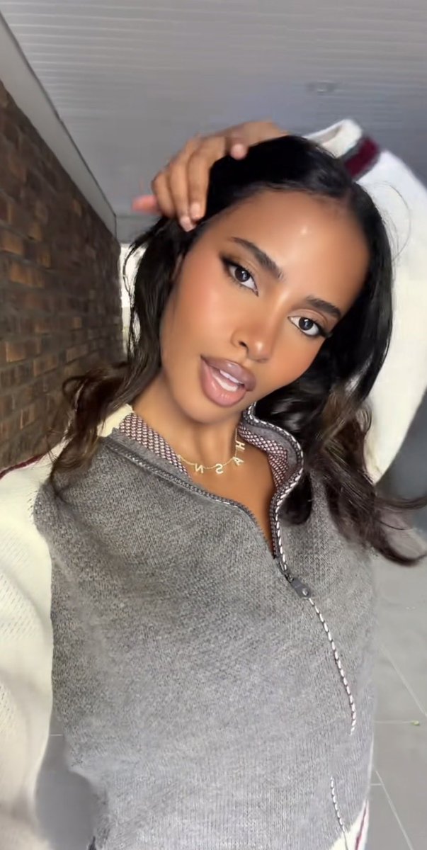 DimsLucy's tweet photo. @MassaCassie C’est sure qu’elle est amoureuse d’eux 😮‍💨elle est bien maquillée la https://t.co/PSQXQTDfTY