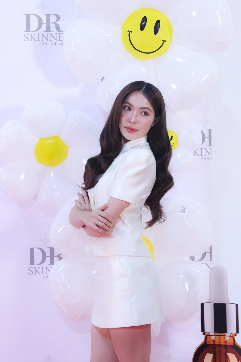 littleprince_21's tweet photo. สวยป่ะ ? ☺️ @itscharlotty 

#DrSkinneXCharlotte  
CL ICONIC SKIN RESET
#CharlotteAustinXDrSkinne https://t.co/PC43N0R5Px