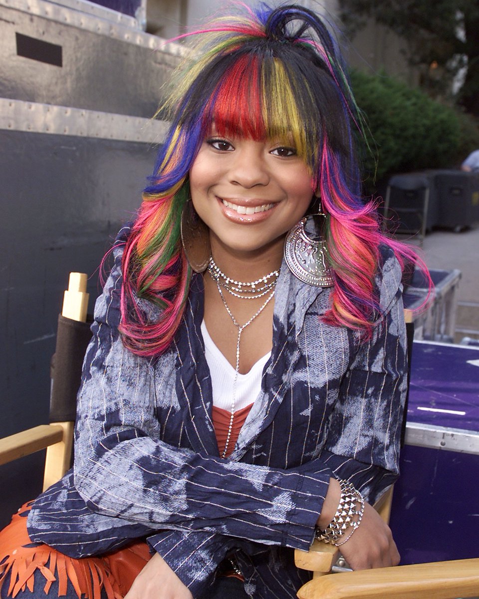 itsbleekerxox's tweet photo. Moe Coles! He experimented with color layering for her wigs throughout 2001. He doesn't have any active socials, but still does hair in ATL from what I can tell. https://t.co/My225IefiP