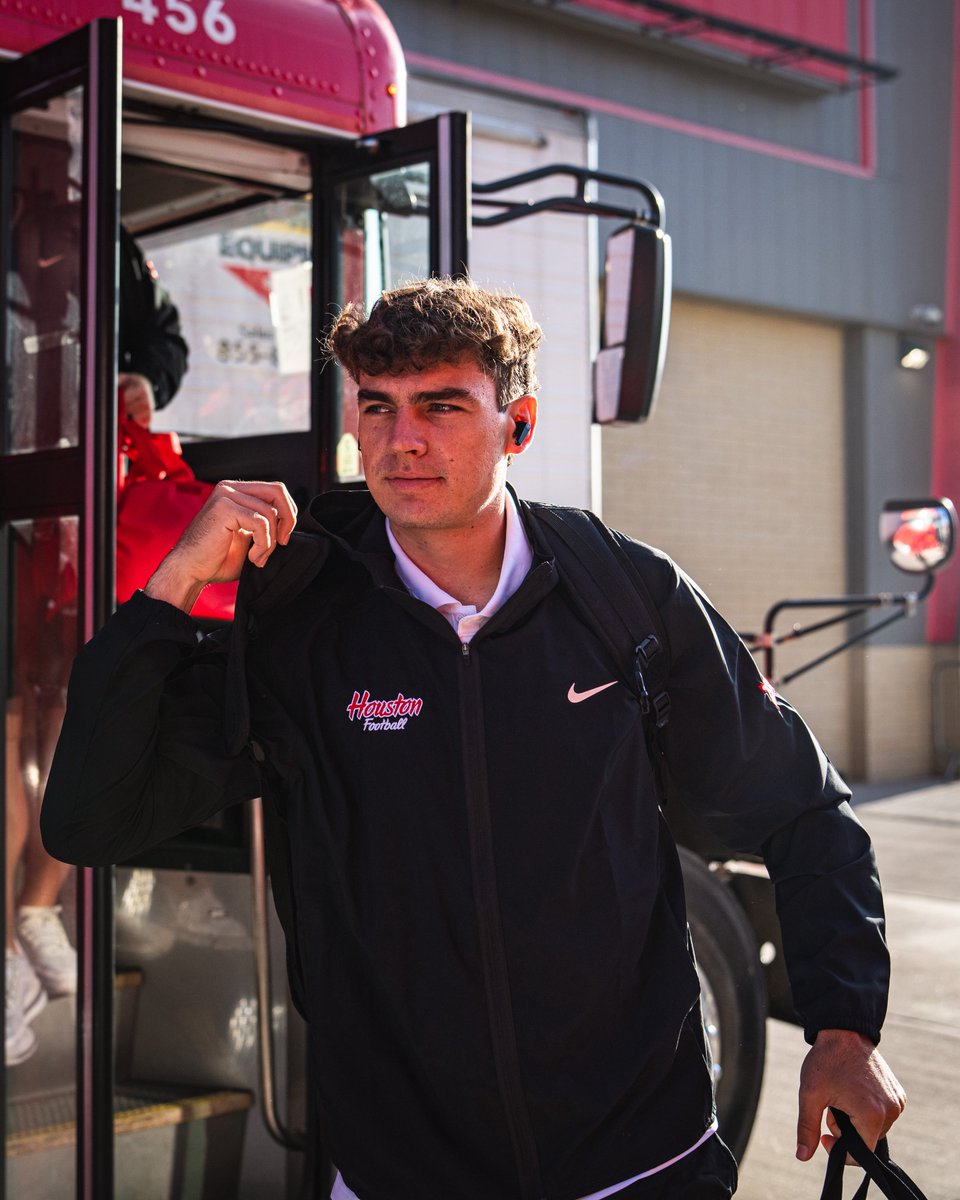 UHCougarFB's tweet photo. The Coogs have arrived🫡

#BuiltByHouston x #GoCoogs https://t.co/lxw9xv9YSK