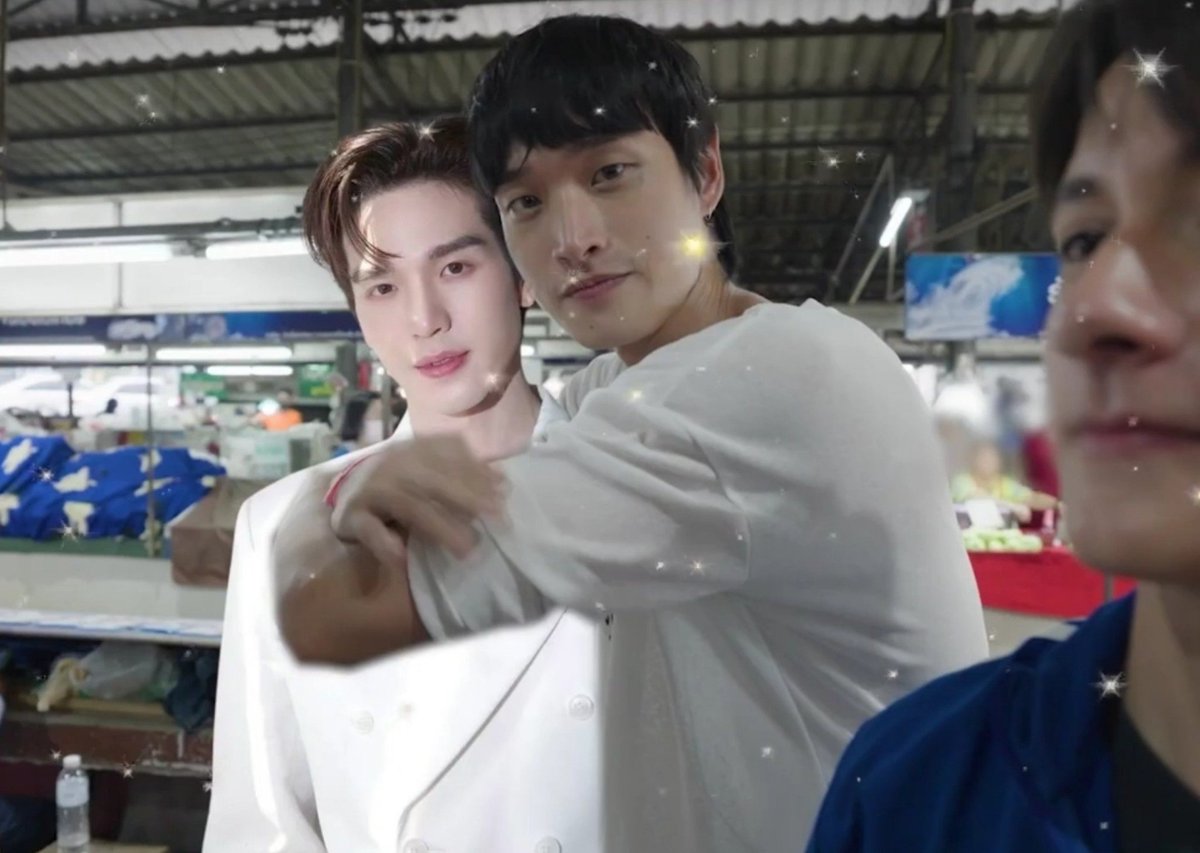dumb_doughnuts's tweet photo. him hugging the air while everyone is hugging their partner aaww hahahahahhahha 

#OopsBros #NourTheSeries 
 #BossTong https://t.co/HGiRNh9e8a