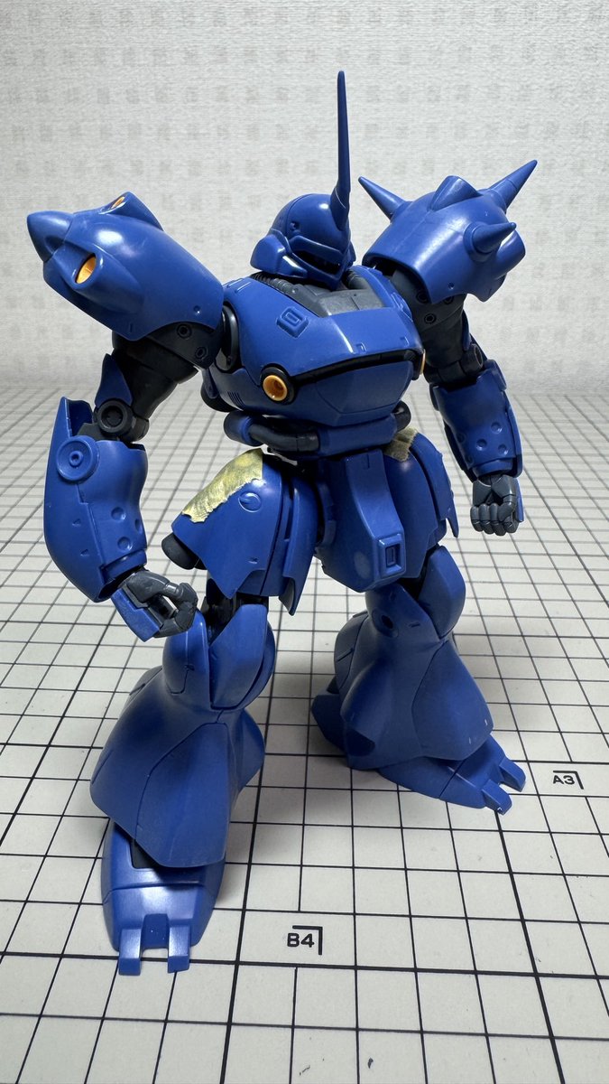 tsukuruca's tweet photo. HGケンプファー、仮組み完成！
太もも周りとディテールの甘い部分を中心に改修していく予定です。
しかし、昔のキットだということを忘れて、何も考えずに合わせ目消しを進めた結果……早速やらかしたっぽい😅
さて、ここからどうするか。 何とかカッコいいケンプファーに仕上げていきます！ https://t.co/7RHYFIXieM
