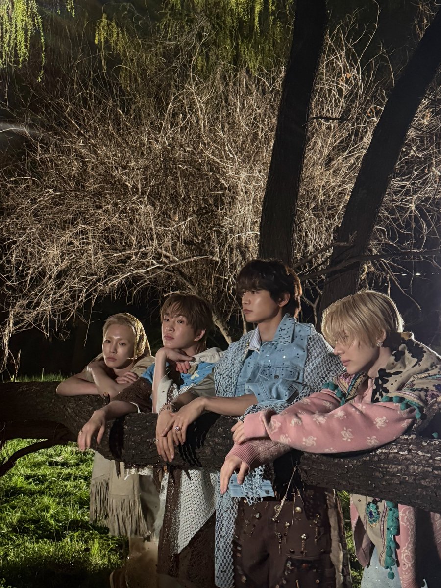 diorkibum's tweet photo. 260905 SHINee group photos posted by Minho (@ choiminho_1209) on IG 📸

"atmos." https://t.co/3R4aA9325h