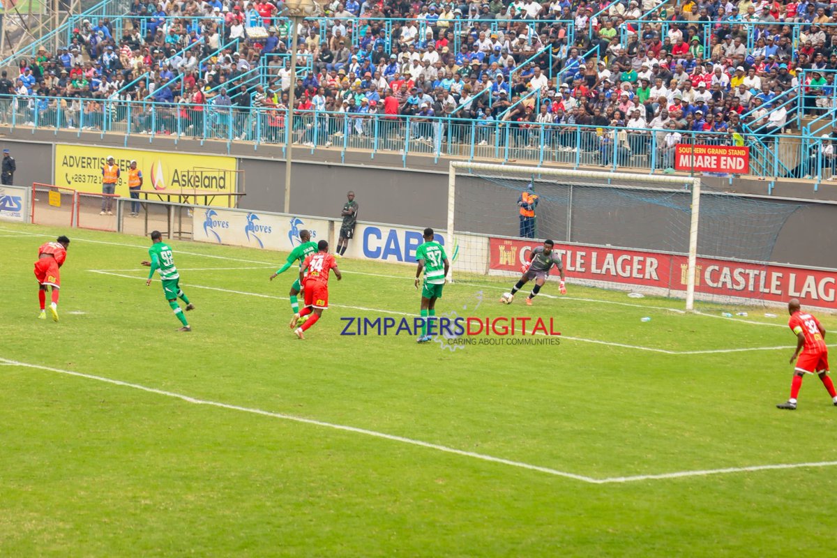 HMetro_'s tweet photo. #HarareDerby 

Half-Time 

CAPS United 0-0 Dynamos 

#HMetro https://t.co/giZt4ti2o7