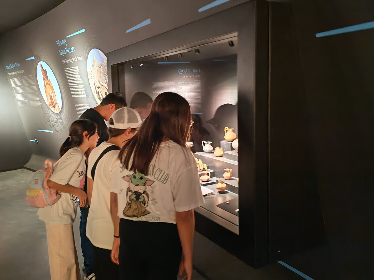 GSB_SandikliGM's tweet photo. Sandıklı Gençlik Merkezi olarak GSB Gençlik Yaz Kulübümüze katılan gençlerimizle birlikte Afyonkarahisar Müzesi’ni ziyaret ettik. 🏛️ 

Tarihin izlerini yakından gördüğümüz, kültürel mirasımızı keşfettiğimiz keyifli ve öğretici bir gün geçirdik. 📜🏺 https://t.co/PUByF89v9W