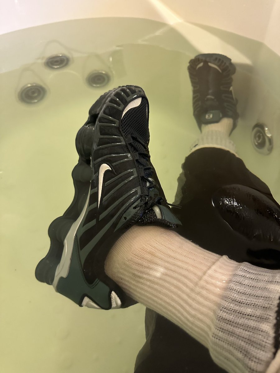 slavic_WAM's tweet photo. My new shox https://t.co/trofvFIGFY