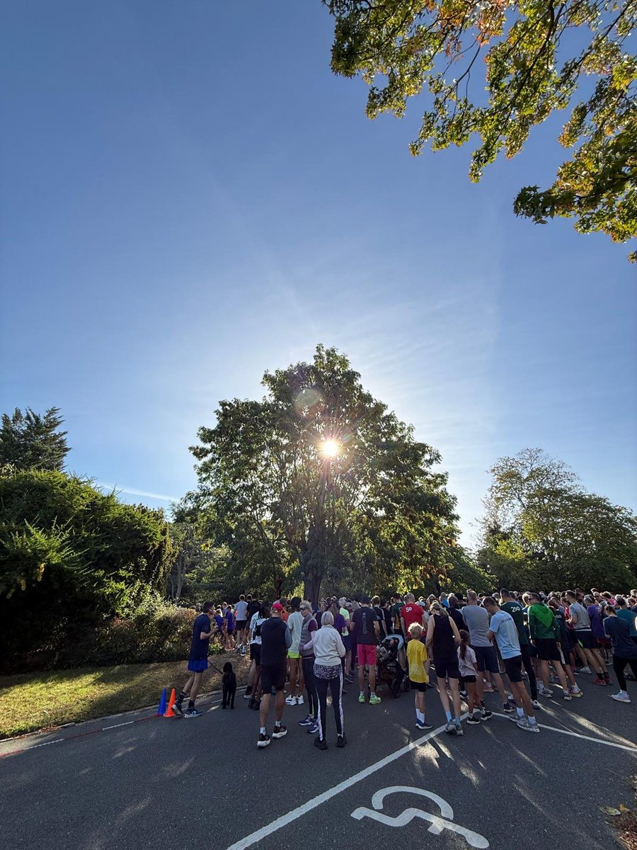 Dulwichparkrun's tweet photo. Today's back-to-school parkrun was attended by 711 parkrunners. We had 24 starting their parkrun journey.
Thanks to Emily and her volunteer crew. The volunteers are the stars of the event βββ
Good luck to anyone doing the big half tomorrow!
#DFYB #loveparkrun #DulwichPark https://t.co/Dt2wOdrXA9