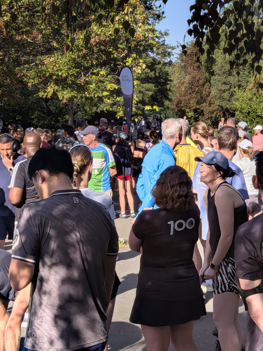 Dulwichparkrun's tweet photo. Today's back-to-school parkrun was attended by 711 parkrunners. We had 24 starting their parkrun journey.
Thanks to Emily and her volunteer crew. The volunteers are the stars of the event βββ
Good luck to anyone doing the big half tomorrow!
#DFYB #loveparkrun #DulwichPark https://t.co/Dt2wOdrXA9