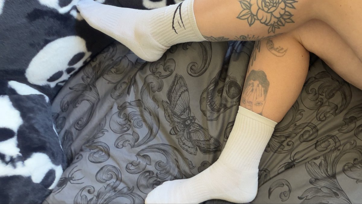 MayLouise4you's tweet photo. Who wants these gymbrats feet in their face ? 🤷‍♀️ 

#feetfetısh #feetworshi̇p #feet #feetandfindom #feetfindom #feetfemale #feetpov #paypig #goddess #humanatm #soles #findom #findomme https://t.co/QdTOFqXOEg