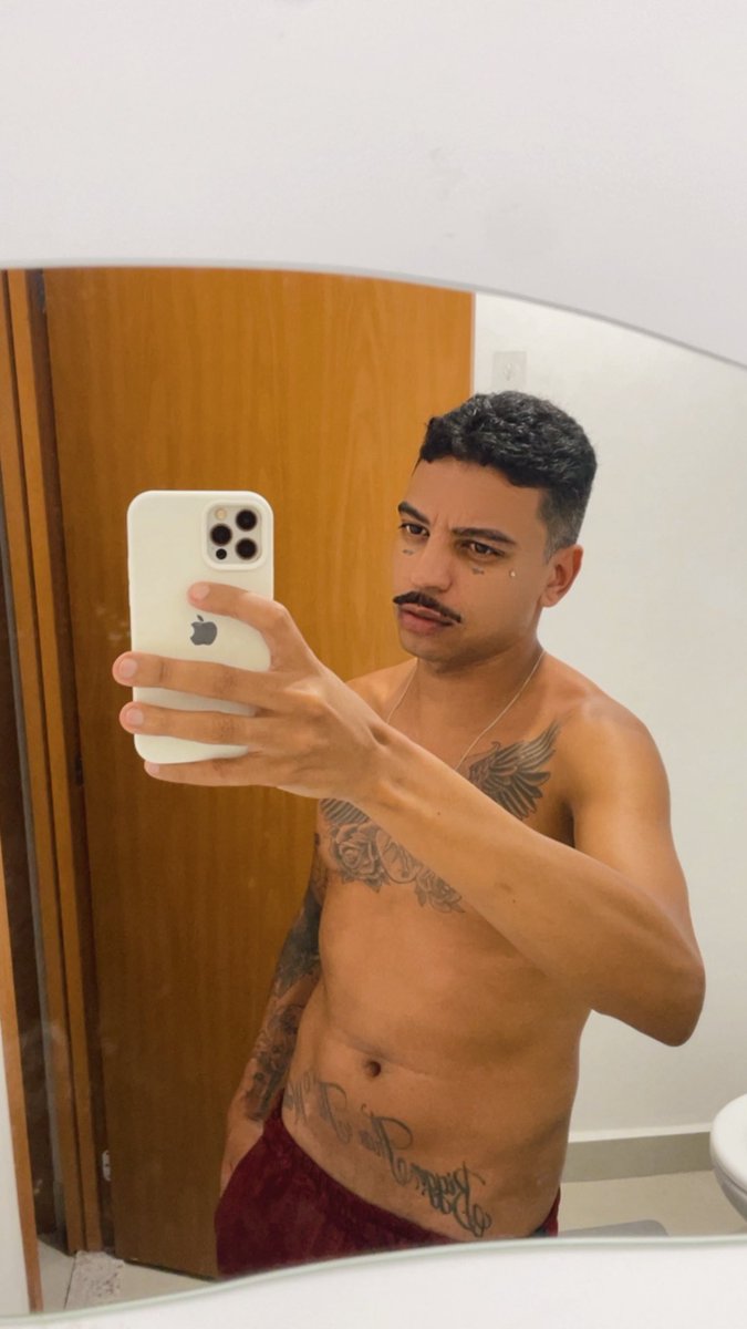 skydalive's tweet photo. Dia 1 deixando o cabelo crescer. https://t.co/gsdwtc7Ez7