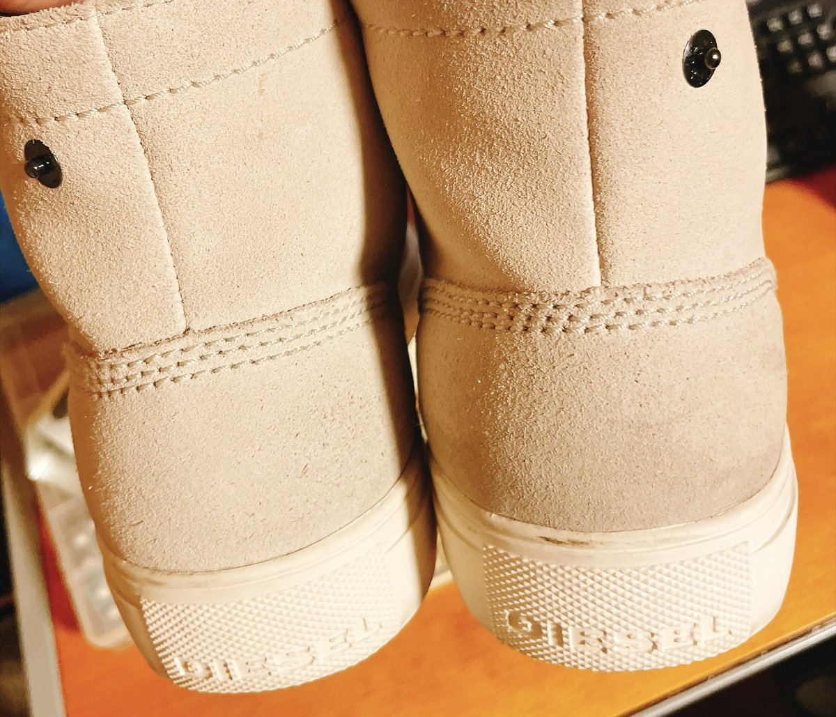 revivemelody's tweet photo. JASON MARKK
正直ここまで落ちると思ってなかった
薄いスエードだから
下手に触るの怖かったけど
汚れめちゃくちゃ落ちた
しかも色もほぼそのまま
使って初めて
「すげえ」ってなった
#JASONMARKK https://t.co/lVXI7TbCgl