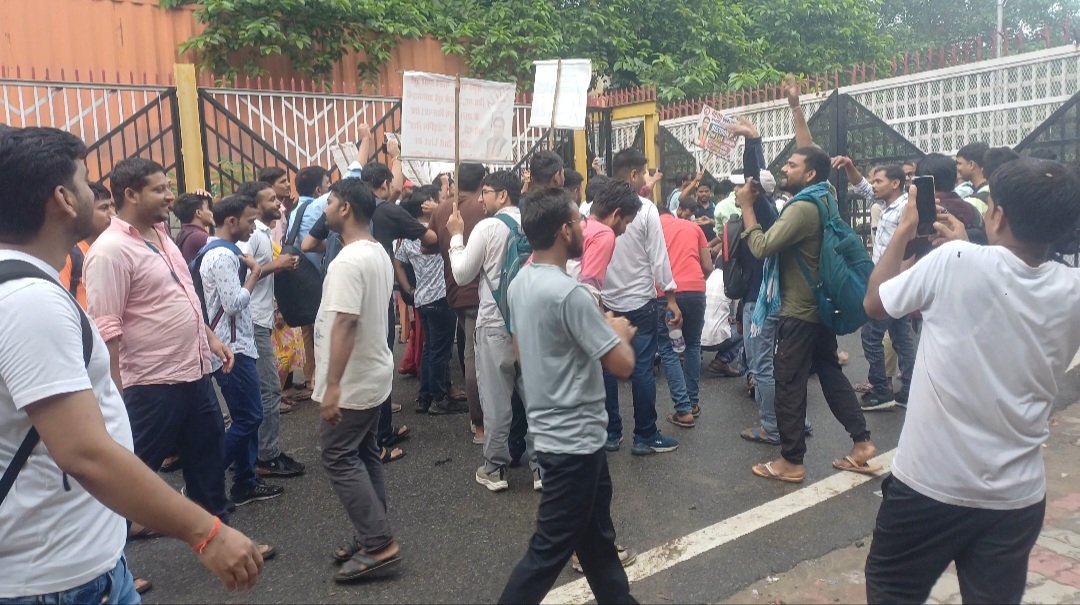 TheJasvirYadav's tweet photo. BELTRON DEO महाआंदोलन | गर्दनीबाग 🚨

आज 20वें दिन भी BELTRON DEO के 4808 Qualified अभ्यर्थी 2nd List की मांग को लेकर गर्दनीबाग में डटे रहे।

आज हमें Delegation के लिए बुलाया गया, 
हमें सिर्फ आश्वासन नहीं चाहिए—BELTRON की Official Website पर 4808 Qualified अभ्यर्थियों की Final List चाहिए।

🔥 कल 06/09/2026 को भी आंदोलन जारी रहेगा।
सभी साथी अधिक से अधिक संख्या में गर्दनीबाग, पटना पहुँचें।

एकता दिखाइए • संख्या बढ़ाइए • अधिकार पाइए

@mishranitish @Office_Shreyasi
@AbhaySinghIAS @DitBihar @bsedc  @samrat4bjp @NitishKumar @AmitShah @narendramodi @rashtrapatibhvn
@nitinNabin @rsprasad @AmitShahOffice
@PMOIndia @IPRDBihar @BJP4India @BJP4Bihar
@yadavtejashwi @iChiragPaswan @vijayKrSinhaBih
@PrashantKishor
 @deounion  
@DileepY51270176  @Sandeep_Saurav_  @Gyaneshwar_Jour
@RanaYashwant1 @deounion 

@DainikBhaskar @timesofindia @ZeeBiharNews @JagranNews @aHindinews @ANI @TheNewspinch @Abhinavpinch @PTI_News
@ABPNews @TheLallantop @IndiaToday @EconomicTimes @TimesNow @the_hindu @ABPNews @prabhatkhabar @AmarUjalaNews     @tcs @manishKasyapsob @News18Bihar 
@firstbiharnews @News18India

#Beltron #NitishMishra #Bihar  #Bsedc #NitishKumar #BiharNews
#JusticeFor4808 #BELTRONDEO2ndList #4808Candidates #BELTRONDEO #WeWant2ndList

#BELTRON_DEO #BELTRON_2ndList #4808FinalList #BELTRON_Andolan
