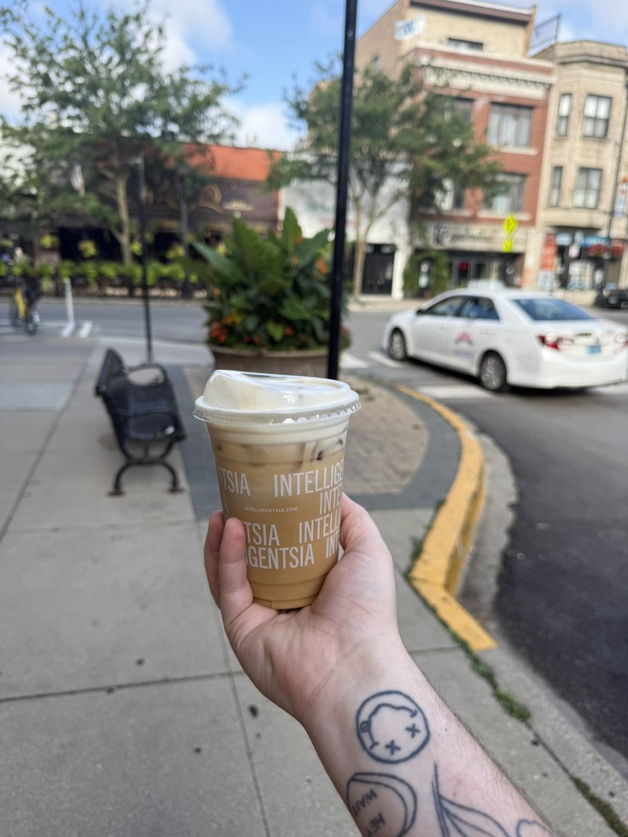 lordesghoul's tweet photo. Literally where else in the world but chicago can you go to a coffee shop and get a coffee at 8:45am? https://t.co/Nv6KgAZjQU