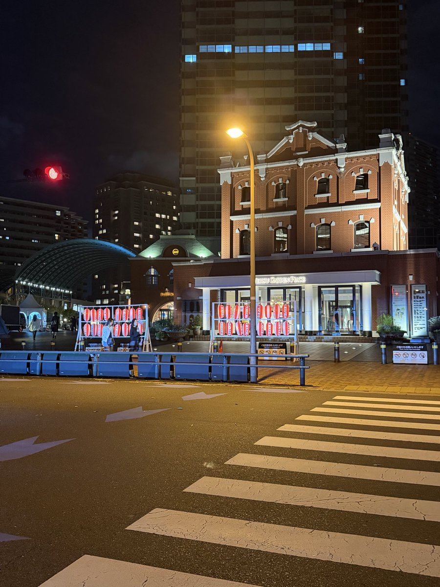 ysy448's tweet photo. 今日も中目黒から代官山、恵比寿を経由して徒歩で白金長者丸まで帰ってきた。明日から雨100%の予報なのでお祭りは… https://t.co/OSLuhydVWW