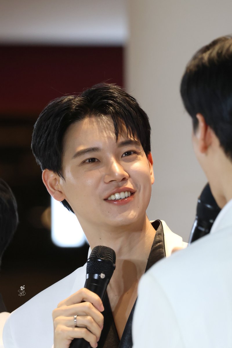 Miemieoz's tweet photo. เติมรูปผช. เดือนกันยา set 1 เริ่ม!

— My sunshine boy ☀️🌻✨ 
#yinyin_anw #warwanarat #yinwar #หยิ่นวอร์ 

FRIENDS OF DESTINY YINWAR 09 #DestinyclinicxYinWar https://t.co/mGJspyEySv