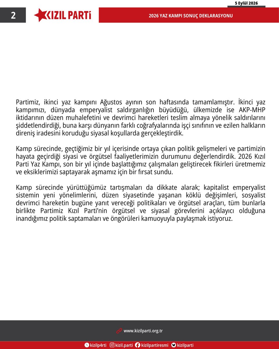kizilp4rti's tweet photo. Kızıl Parti, ikinci yaz kampını ağustos ayının son haftasında düzenledi.

İkinci yaz kampımızı, emperyalist saldırganlığın büyüdüğü, ülkemizde ise AKP-MHP iktidarının düzen muhalefetini ve devrimci hareketleri teslim almaya yönelik saldırılarını şiddetlendirdiği, buna karşı dünyanın farklı coğrafyalarında işçi sınıfının ve ezilen halkların direniş iradesini koruduğu siyasal koşullarda gerçekleştirdik.

Kamp sürecinde, geçtiğimiz bir yıl içerisinde ortaya çıkan politik gelişmeleri ve partimizin hayata geçirdiği siyasi ve örgütsel faaliyetlerimizin durumunu değerlendirdik.

Kızıl Parti'nin örgütsel ve siyasal görevlerini açıklayan politik saptamaları ve öngörülerimizi kamuoyuyla paylaşıyoruz: