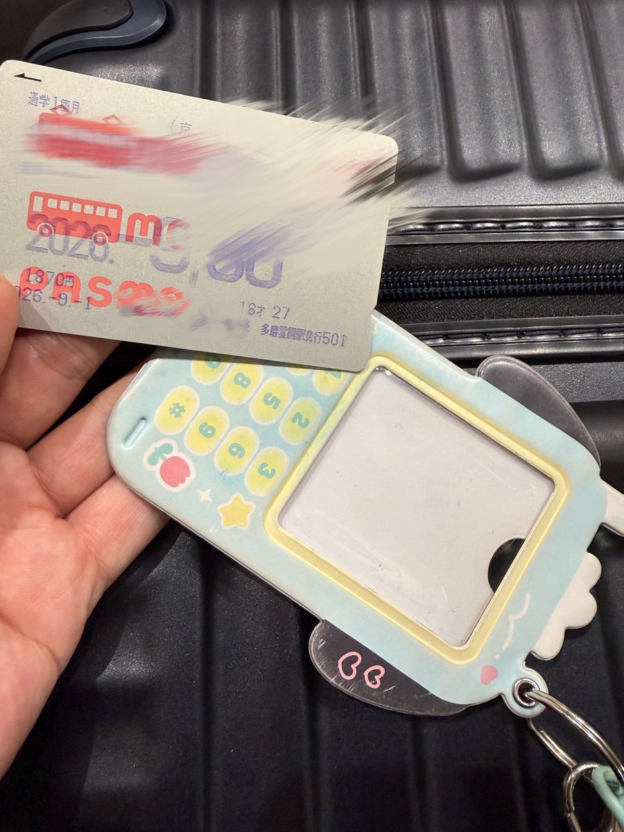 __mymom__'s tweet photo. ⚠️落とし物拾いました‼️

アコスタマルシェ行く途中AM9:00頃、池袋カラ館付近で定期券を拾いました😭
私がすぐ交番に届ければいいものの時間がなくて届けれず…すみません💦
先程、池袋駅東口交番に定期券届けました！！心当たりのある方はそちらに引き取りしてください🙇🏻持ち主に見つかりますように https://t.co/mqnO9GDJuR